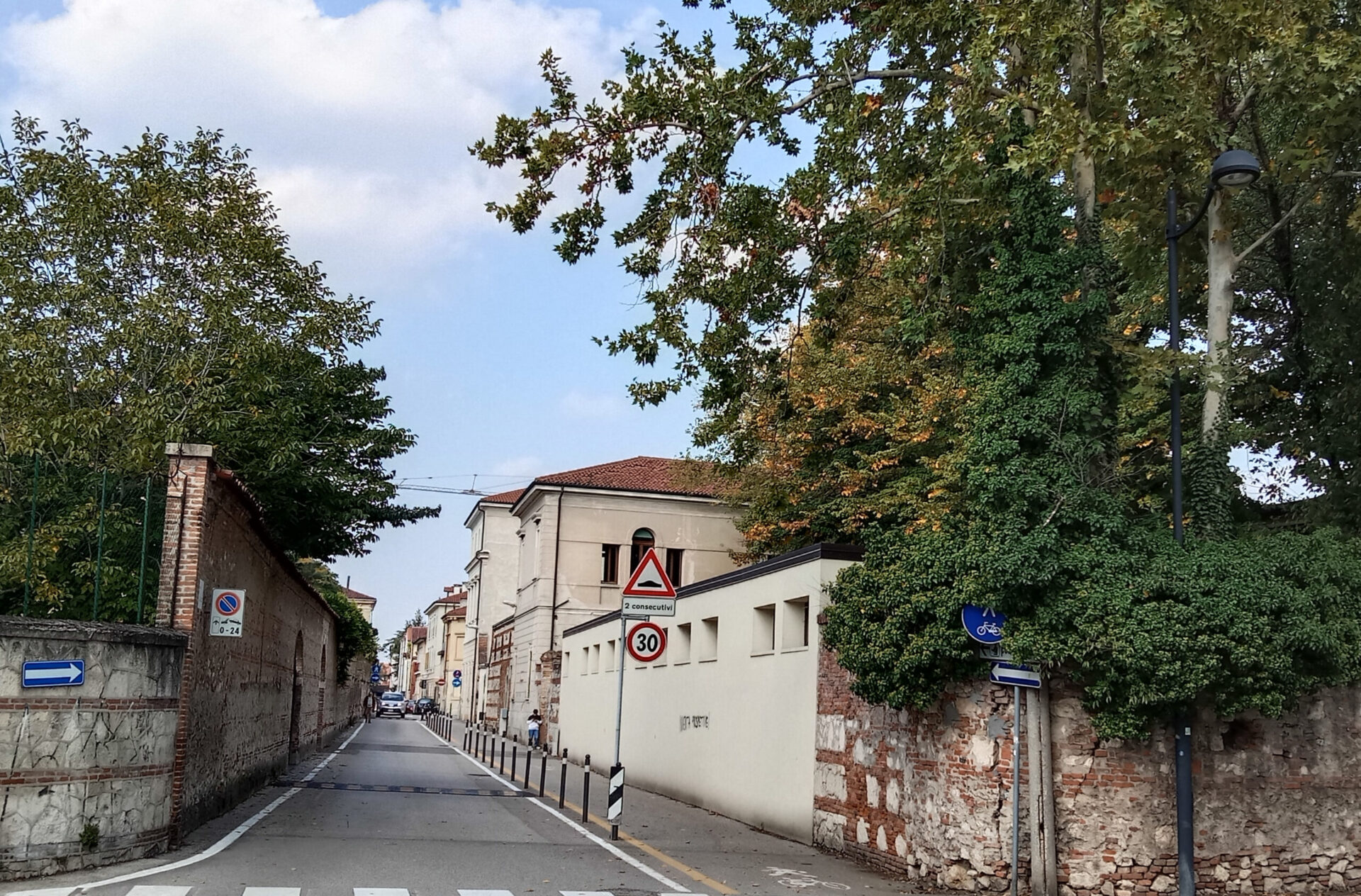 Contrà Mure san Rocco (FOTO COLORFOTO-FRANCESCO DALLA POZZA per ViPiù)