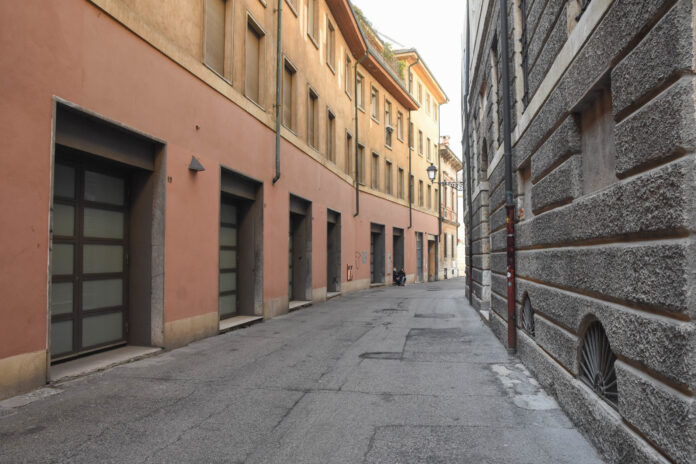 Stradella dei Filippini anello magico