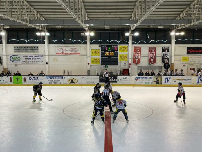 Mc Control Diavoli Vicenza - Old Style Torre Pellice 8-1, una fase del match