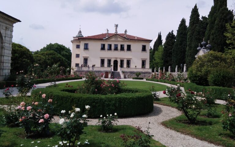 Villa Valmarana ai Nani, viaggio tra la Palazzina, il parco e la foresteria passando per la leggenda dei Nani