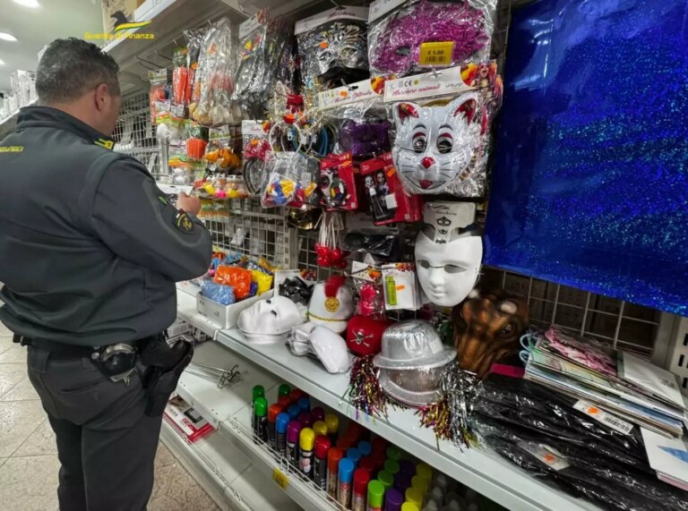 Carnevale, Guardia di Finanza sequestra 45 mila prodotti non sicuri a Salerno