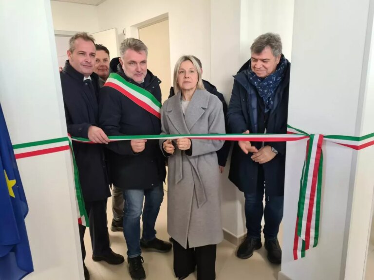 Lanzarin inaugura ristrutturazione Centro Anziani FF Casson di chioggia