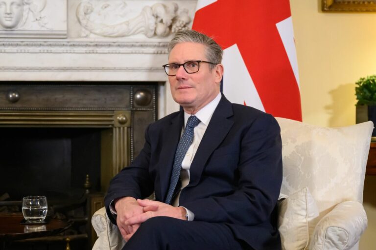 Starmer “Francia e Gran Bretagna lavorano a piano di pace per l’Ucraina”