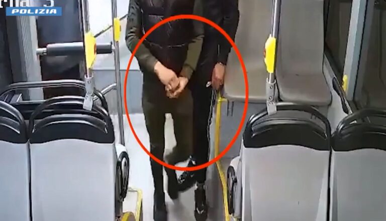Rapinano giovani spagnoli su autobus e ne accoltellano uno, 4 fermi a Milano