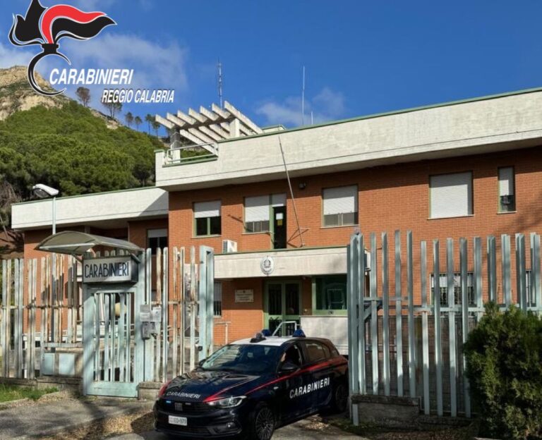 Riversava rifiuti speciali nell’alveo di un fiume, denunciato nel Reggino