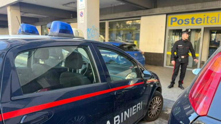 Colpo della banda del buco in ufficio postale a Napoli, ingente il bottino
