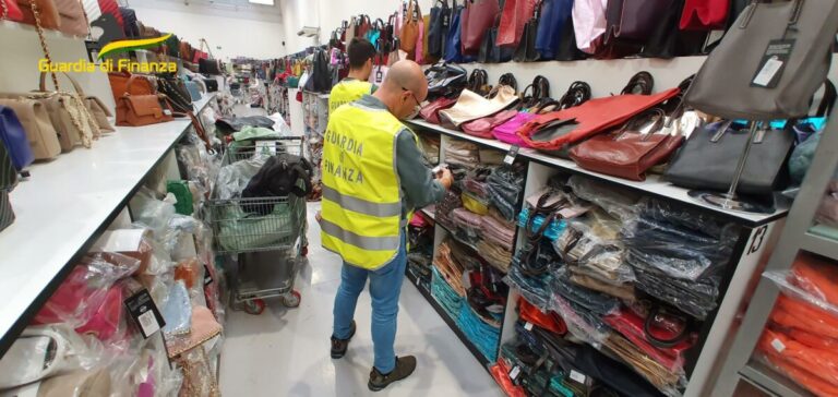 A Bologna sequestrati 7 mila articoli contraffatti, 240mila euro il valore