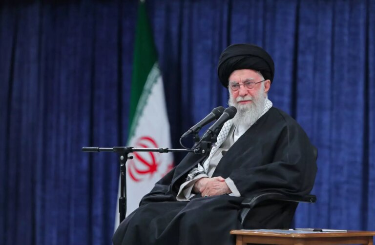 Iran, Khamenei “Se gli Stati Uniti attaccheranno ci sarà una risposta forte”