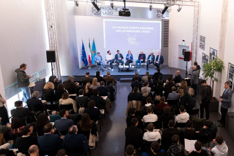 Regione presenta “BellaXNoi”, la nuova carta giovani del Lazio