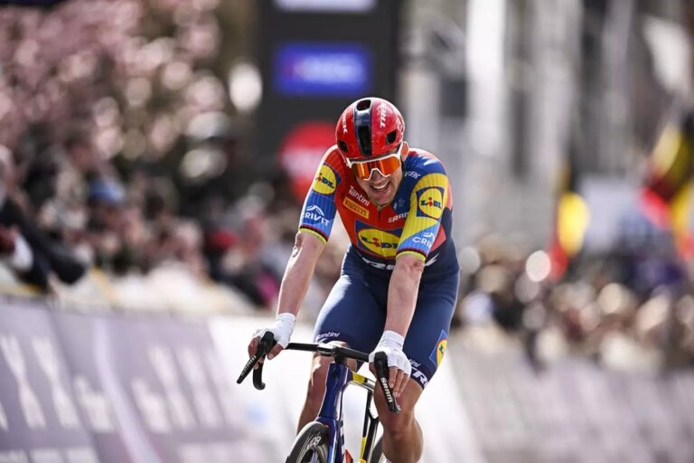 Ciclismo, terzo sigillo per Mads Pedersen alla Gand-Wevelgem