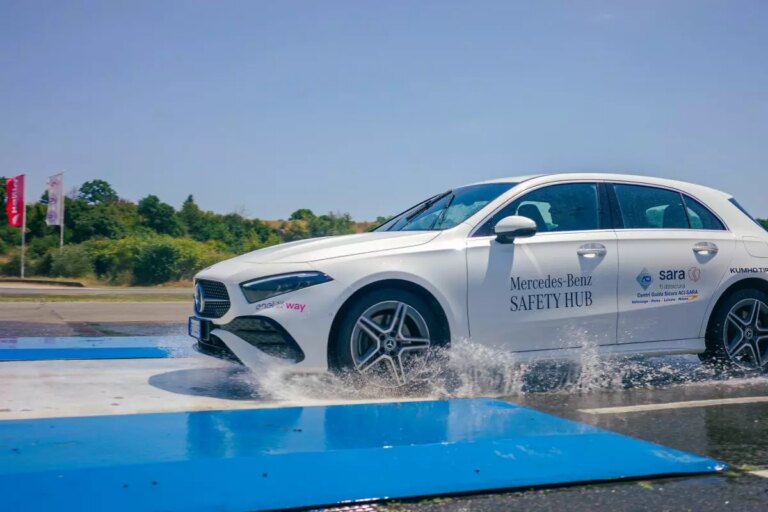 Mercedes-Benz Italia e i Centri di Guida Sicura ACI-SARA proseguono collaborazione
