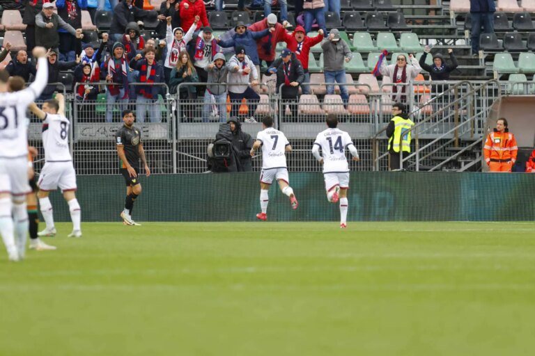 Bologna corsaro a Venezia, decide un gran gol di Orsolini