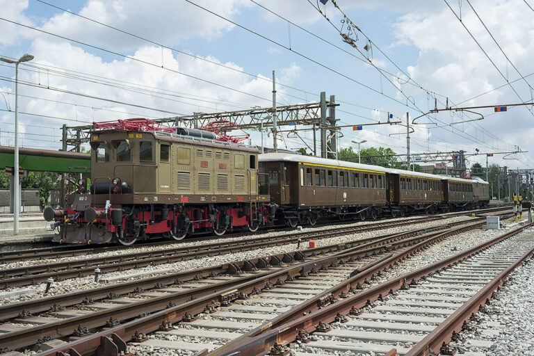 Trenord, torna il treno storico con undici corse verso i laghi della Lombardia