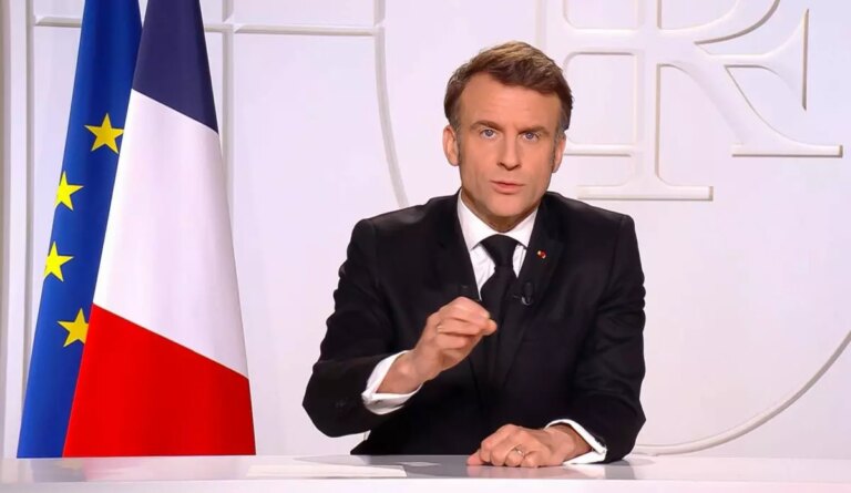 Macron sente Abbas “Riformare l’Autorità nazionale palestinese”