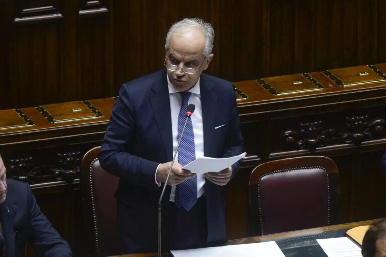 Piantedosi “Nel 2024 sbarchi diminuiti del 60%, accelerare rimpatri”