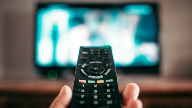 Più di 15 milioni gli italiani che guardano la televisione via satellite