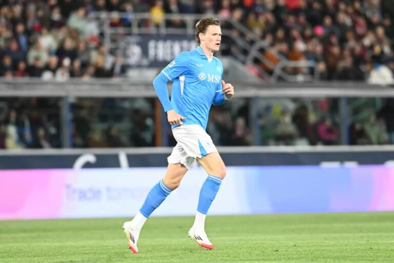 McTominay decisivo a Monza, il Napoli aggancia l’Inter