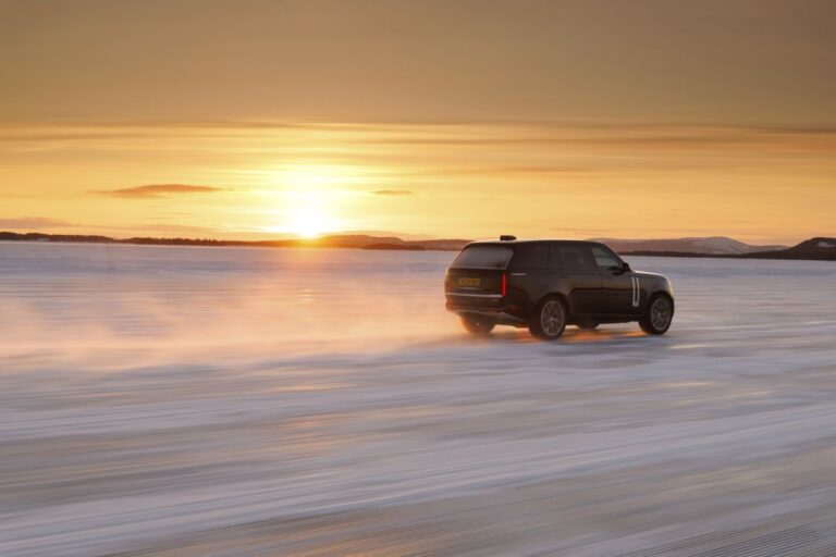 I prototipi elettrici Range Rover superano i test invernali