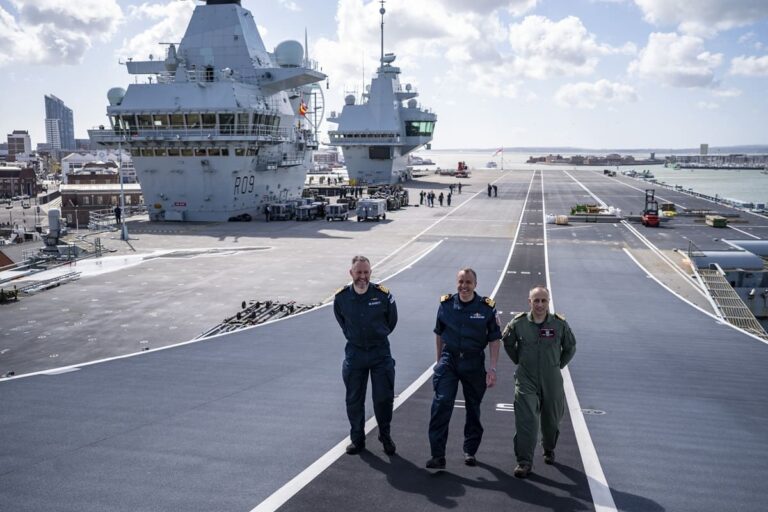 Carrier Strike UK Royal Navy pronto a dispiegamento Indo-Pacifico