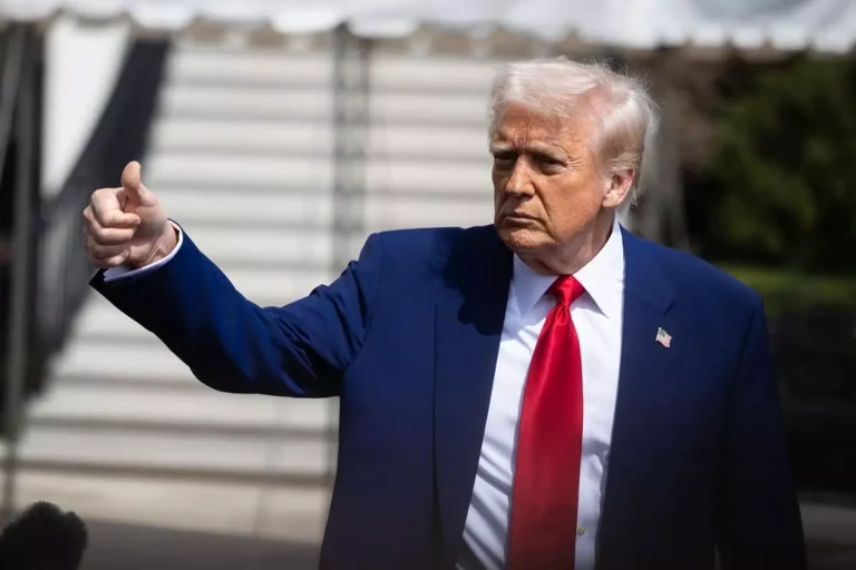 Media Usa, Trump decide l’esenzione dai dazi per smartphone e computer