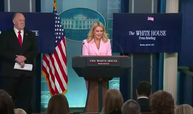 Leavitt “I primi 100 giorni di Trump sono stati i più monumentali della storia americana”