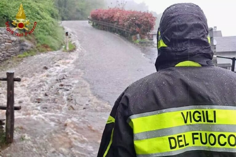 Maltempo in Lombardia, alberi caduti e allagamenti