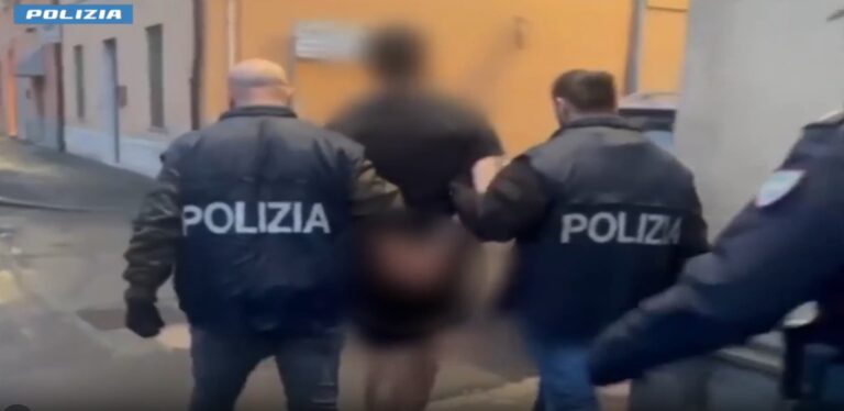 Rapine in strada a Milano organizzate da baby gang, numerosi arresti per associazione a delinquere