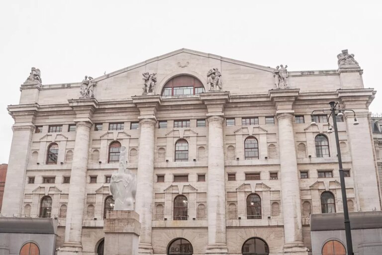 I dazi abbattono le borse europee, Milano azzera i guadagni del 2025 e chiude a -6,54%