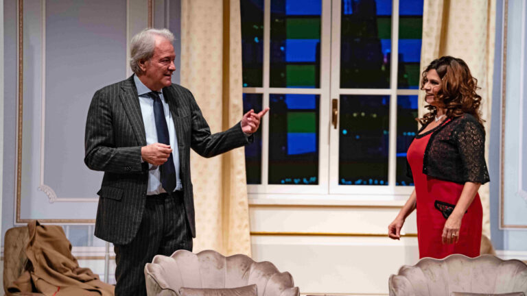 Plaza Suite chiude la stagione di Prosa 2024-2025 al Teatro Comunale di Vicenza
