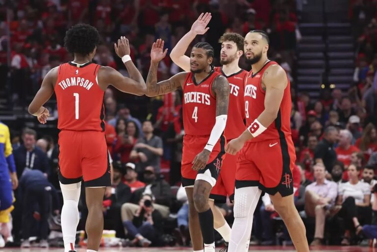 Boston e Cleveland portano la serie sul 2-0 nella notte Nba, Houston risponde a Golden State