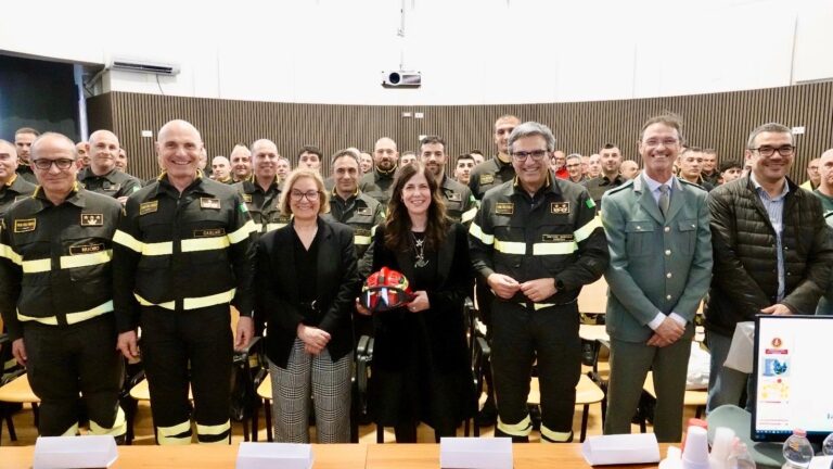 La presidente Todde fa visita al Comando dei Vigili del Fuoco di Cagliari