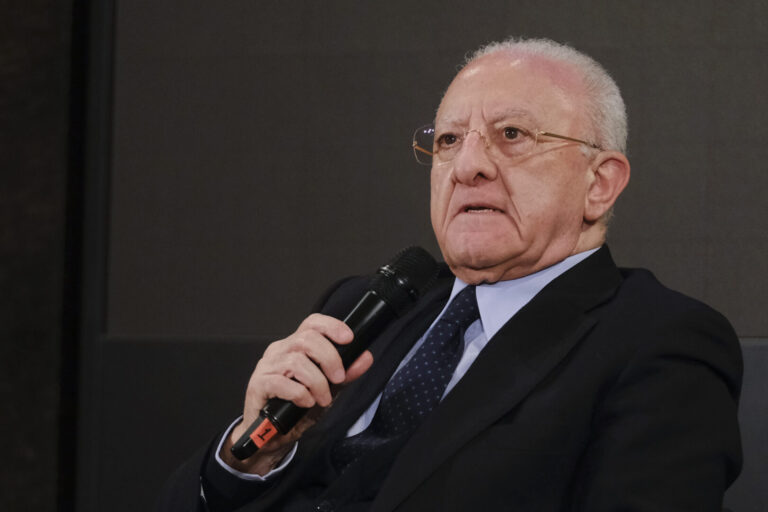 De Luca “Il Governo impugna solo la Campania, opposizioni zitte è una vergogna”