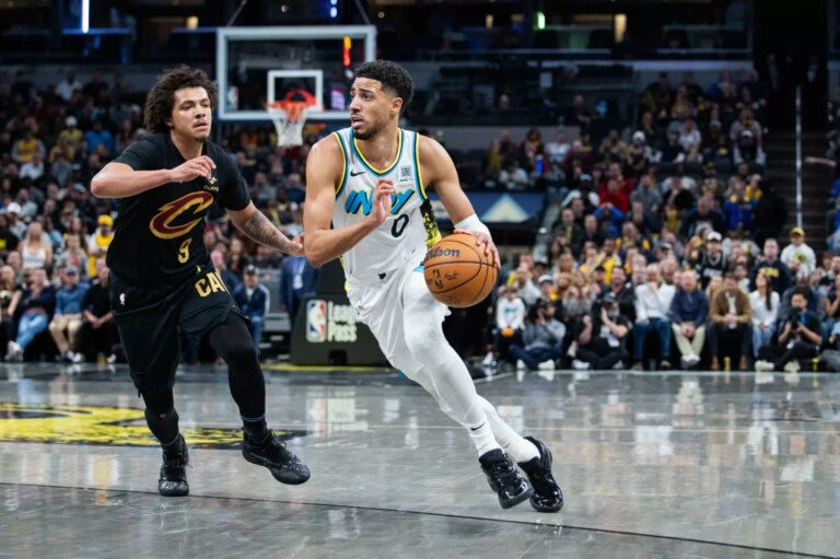Indiana batte Cleveland e vola a Est, Detroit affonda i Knicks