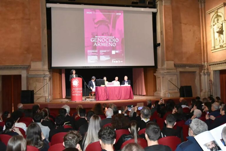 La cerimonia in ricordo del genocidio del popolo armeno