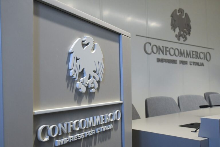 Stime sulla congiuntura di Confcommercio, bene i fondamentali ma i consumi sono fermi