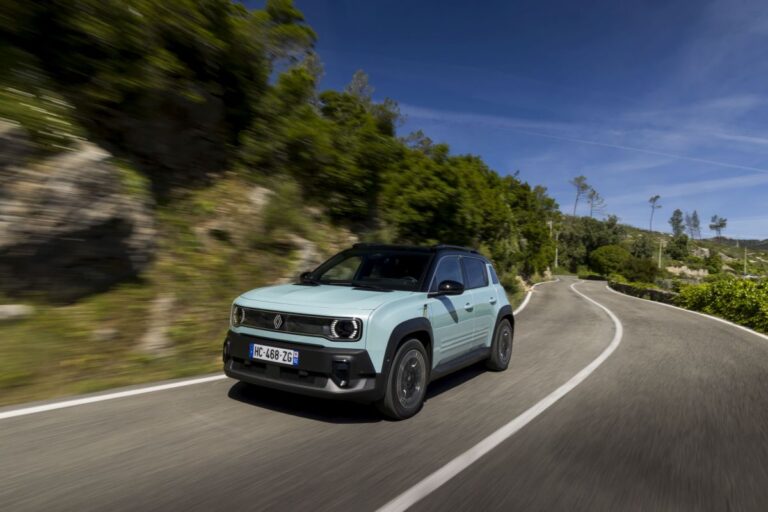 Renault 4 E-Tech Electric, l’elettrica compatta e versatile