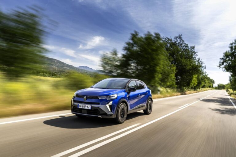 Renault presenta il nuovo motore full hybrid E-Tech 160 cavalli