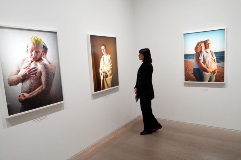 Intesa Sanpaolo, a Milano la mostra “Look at me like you love me”