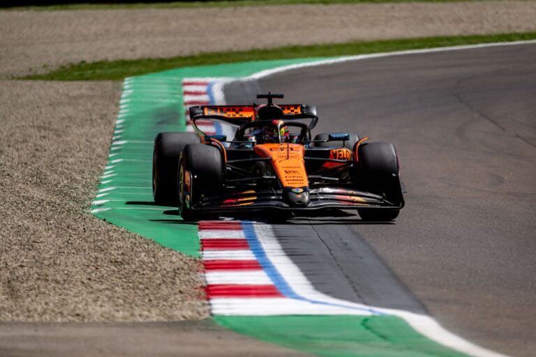 Le McLaren dominano il venerdì di Imola, Piastri il più veloce