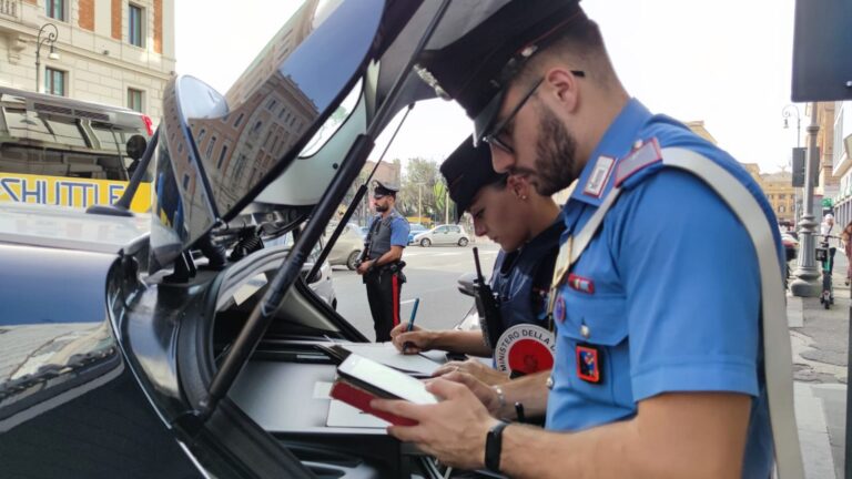 Clochard rapinato da una donna a roma, arrestata 38enne