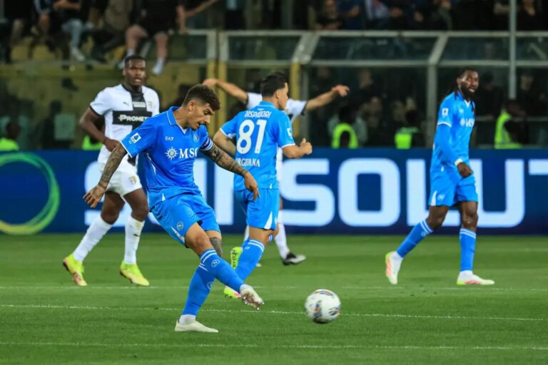 Scudetto rinviato: Napoli e Inter pareggiano, gli azzurri restano in vetta