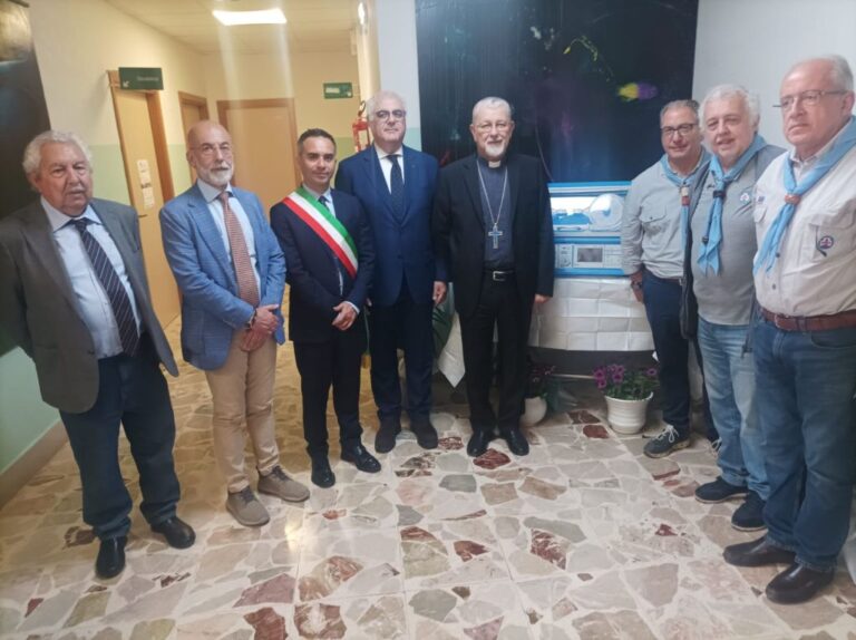 Lampedusa, donata al Poliambulatorio una culletta termica