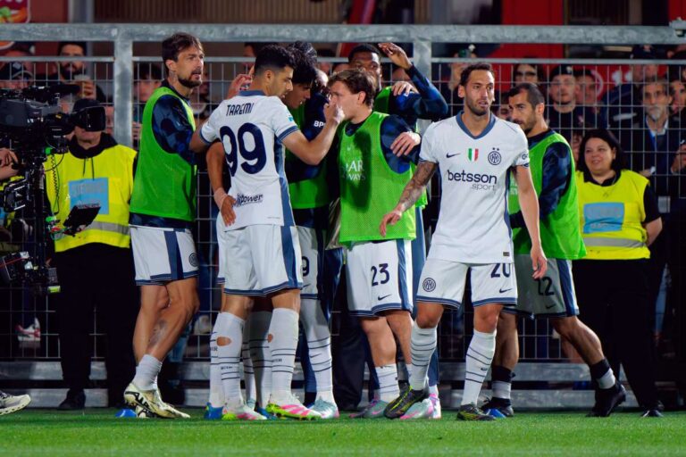 L’Inter batte il Como ma non basta, il 2-0 non vale lo scudetto
