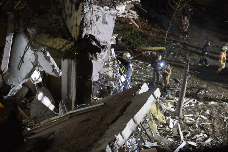 In Ucraina massiccio attacco aereo russo nella notte, tra le vittime anche bambini