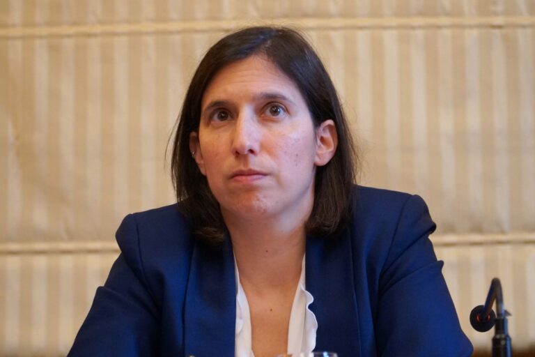 Femminicidio, Schlein a Meloni “Facciamo una legge insieme, non possiamo assistere a questa strage quotidiana”