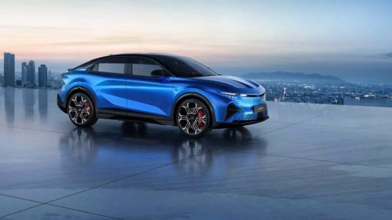 A390, tutta l’anima di Alpine in formato sport fastback