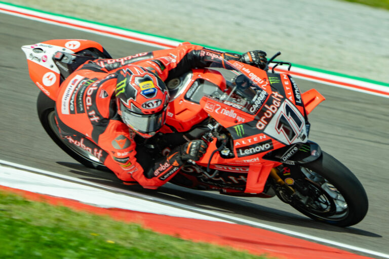 Superbike, Bulega vince con la nuova SCX posteriore gara-1 a Cremona
