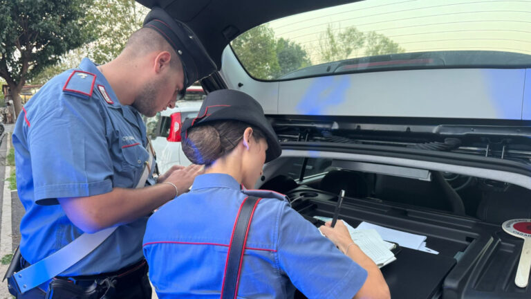 Andava in giro con un giavellotto, uomo di 57 anni denunciato a Roma