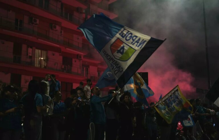Napoli esplode di gioia, la festa Scudetto dura fino all’alba / Video