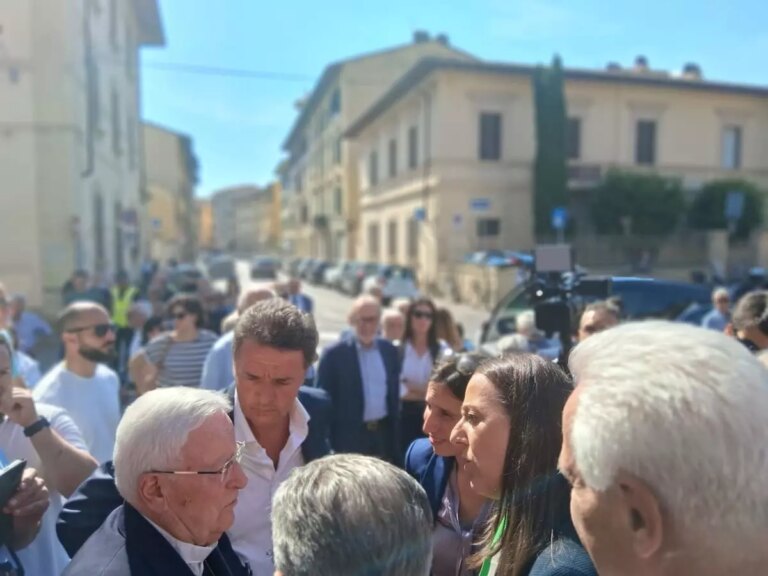 A Firenze i funerali dell’ex sindaco Primicerio, presenti Schlein e Renzi